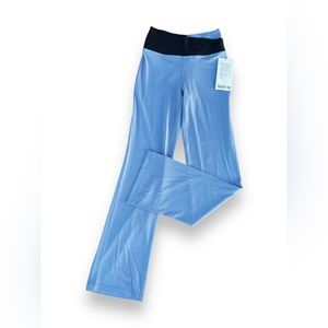 Lululemon Throwback AstroPant in size 6.